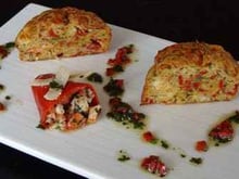 Cake aux écrevisses, pimientos del piquillo, basilic et parmesan