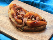 Pain perdu aux pommes caramélisées & noix de pécan