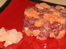 Tartare de saumon de Norvège et rumsteak au gingembre et graines de sésame
