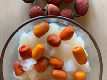 Macédoine de litchis et de kakis