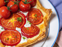 Tarte feuilletée tomates et roquefort