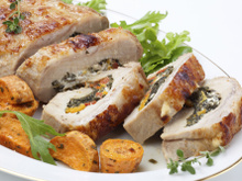Longe de porc roulée farcie aux épinards, poivrons et féta