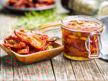 Tomates séchées maison : la méthode facile pour les préparer et les conserver plusieurs semaines au frigo