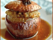 Oignons farcis aux champignons et petits lardons