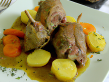 Râble de lapin farci à l'échalote sauce moutarde