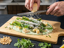 “Délicieuse et anti-gaspi” : l’astuce pour ne pas gâcher la croûte du parmesan !