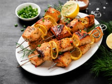 15 recettes de délicieuses brochettes pour vos barbecues cet été !