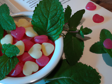 Petits cœurs rouges, menthées et citronnées