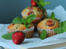 Muffins aux fraises et à la menthe fraîche