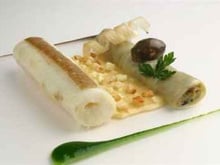 Sole de petit bâteau au beurre citron, poireaux, truffes, sauce œuf coque