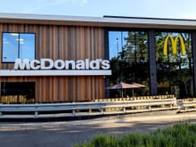 C'est le plus grand McDo de France, mais il est le seul à ne pas servir cet accompagnement culte…