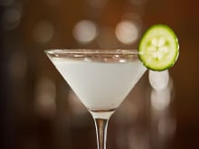 Cocktail vert soleil au Gin, menthe concombre et citron