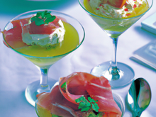 Verrines à l'avocat, jambon et vache qui rit