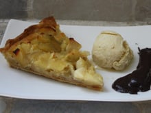 Tarte pommes rhubarbe à la crème d'amande et à la ganache