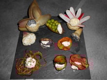 Assiette fromagère aux différents légumes