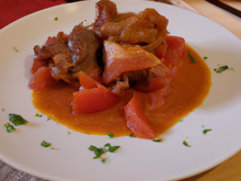 Joues de porc à la tomate