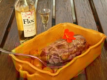 Rôti de magret de canard aux abricots