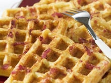 Gaufres salées au fromage et au jambon