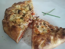 Tourte aux tomates cerises, thon et ciboulette