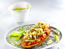 Tostada de seiches rôties sur compotée de tomates