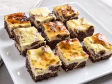 Cheesecake sur lit de brownie