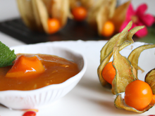 Poulet et sa compotée de physalis