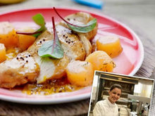 Suprême de volaille fermière, melon de Guadeloupe en chutney et melon de Guadeloupe rôti à la verveine, tombée des jeunes pousses de moutarde