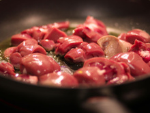 “Comme au bistrot” : Laurent Mariotte partage sa délicieuse recette de rognons de veau à la crème