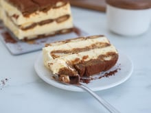 Cette version glacée du tiramisu est le dessert idéal quand il fait trop chaud pour allumer le four