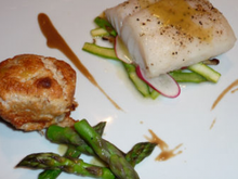 Cabillaud sur ses légumes croquants, soufflé à la poire, sauce kiwi