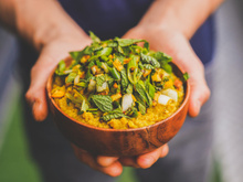 Donnez du peps à vos courgettes avec cette recette de caviar au curry, menthe fraîche et citron vert