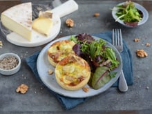 Tartelettes aux poireaux, Saint-Nectaire laitier et noix