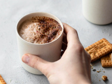 Comment préparer une tasse de “Dirty Chaï Latte”, cette boisson chaude à base de café et d’épices très réconfortante ?
