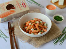 Penne de lentilles corail à la crème de poivrons et feta