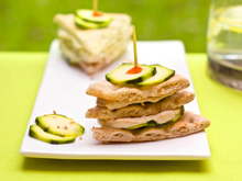 Mini club sandwich aux Fromagères Thon & St Môret Coraya