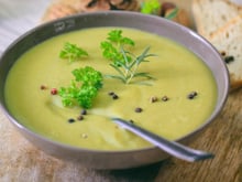 Velouté de pois cassés au lardons fumés