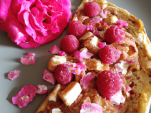 Galette aux framboises et pralines roses