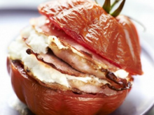 Tomate de France cœur de bœuf snackée, au bacon et à la ricotta