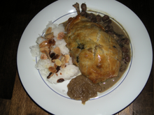 Pigeonneau en croûte, sauce foie-gras