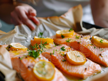 Papier aluminium : voici ce qu’il faudrait toujours faire avant de l’utiliser pour la cuisson