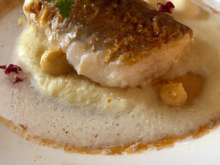 Rouget débordant de brandade de morue, garniture Catalane et jus de rouget au Noilly-Pratt