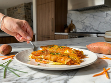 Pratique pour le déjeuner : testez cette omelette roulée à la patate douce !