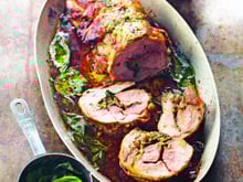 Epaule d’agneau roulée au pesto