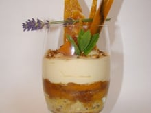 Tiramisu aux abricots, noisette, caramel, et son coulis à la vanille