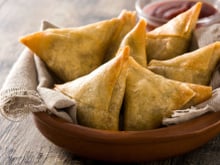 Rapide et tellement bon : ce chef dévoile sa recette facile de briouates au fromage de chèvre !