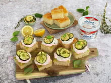 Focaccia au labné, courgettes grillées, basilic et zeste de citron