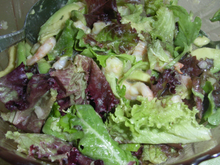 Frisée aux avocats et aux crevettes