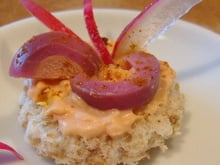 Canapé rose d'œuf mimosa