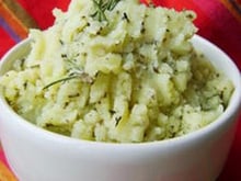 Purée à l'ail, aux herbes et au parmesan