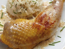 Cuisse de pintade fermière grillée, salade de choucroute crue au cumin